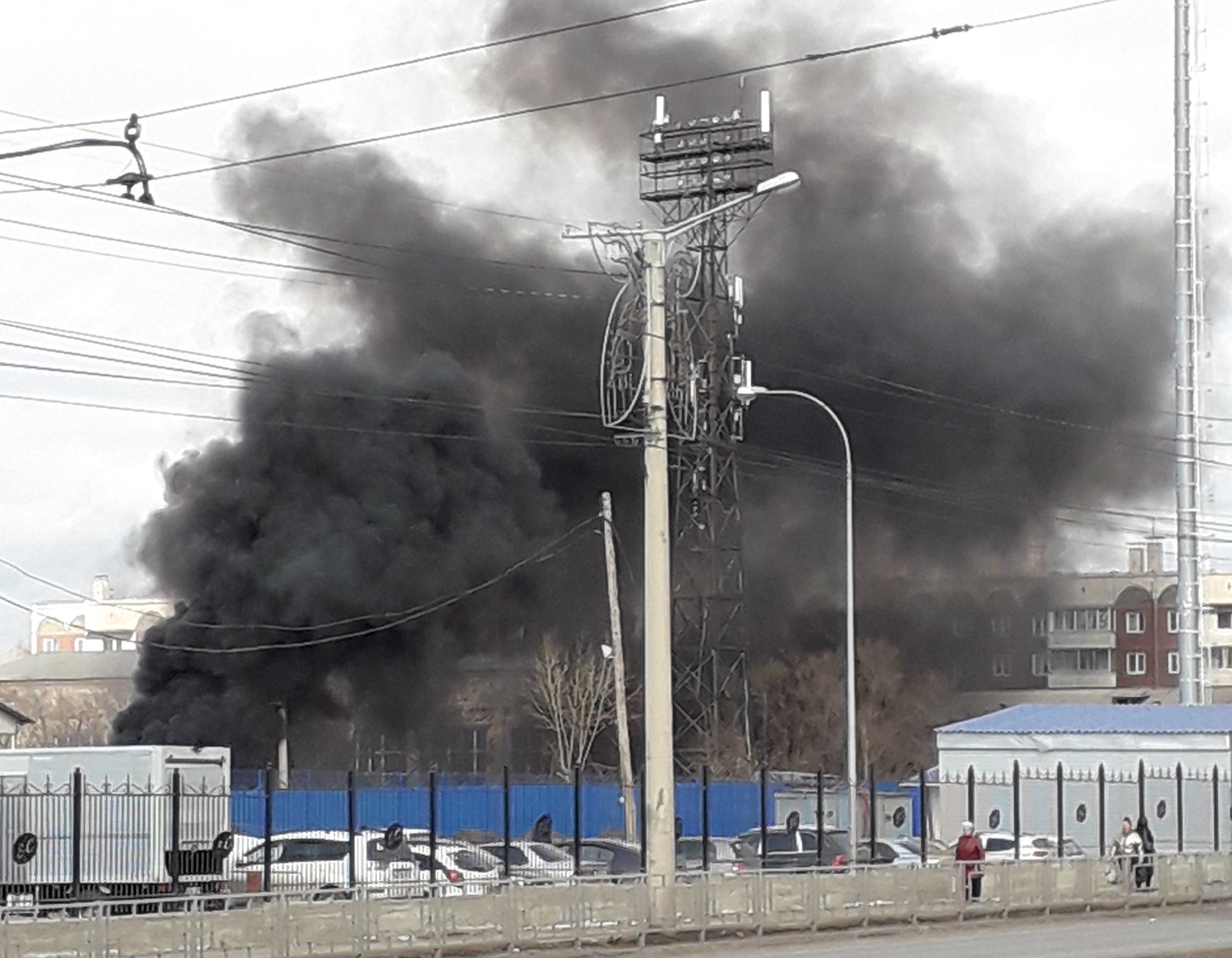 Русский дымок красноярск. Пожар Авангард Красноярск. Пожар на правобережье Красноярска. Красноярск в дыму. Дымка в Красноярске.