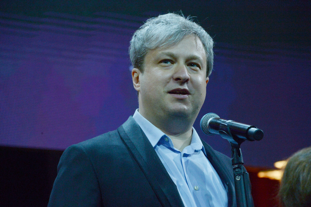 «Ирония» – не «Один дома», а ёлка – не кактус! Антон Долин объяснил, почему вся страна смотрит киностарьё на Новый год «Ирония» – не «Один дома», а ёлка – не кактус! Антон Долин объяснил, почему вся страна смотрит киностарьё на Новый год смотрят, Новый, российское, именно, фильмы, самое, людей, детстве, чтобы, чтото, потребляют, десять, период, через, российского, почему, большинства, телевизора, стараются, только