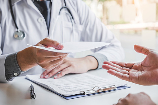 Подсказка, которую многие пропускают: Врач назвал главный “звоночек” рака