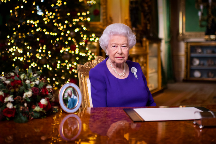 Почему королева Елизавета II взвешивает гостей до и после рождественского ужина