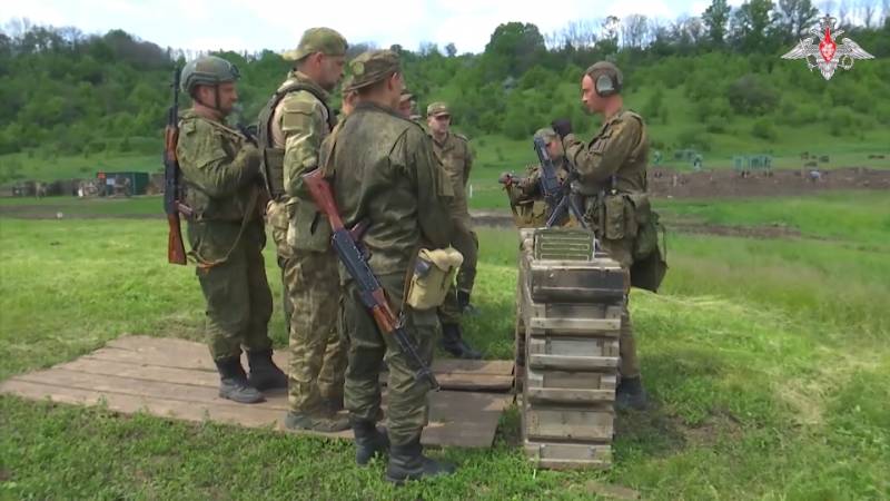 Положительный опыт и новые категории: изменения в наборе контрактников армия