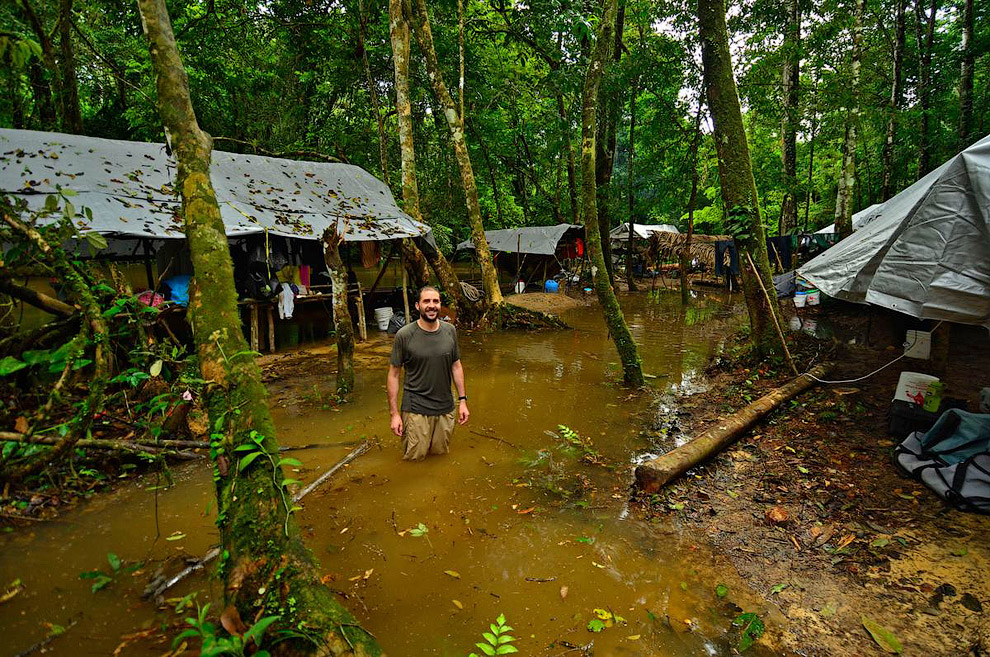 Подтопленный из-за дождей научный лагерь на юго-востоке Суринама