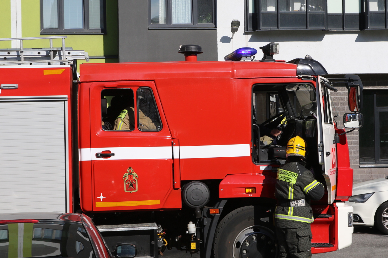 В Краснодаре эвакуировали 17 человек из горящей многоэтажки на ул. Зиповская