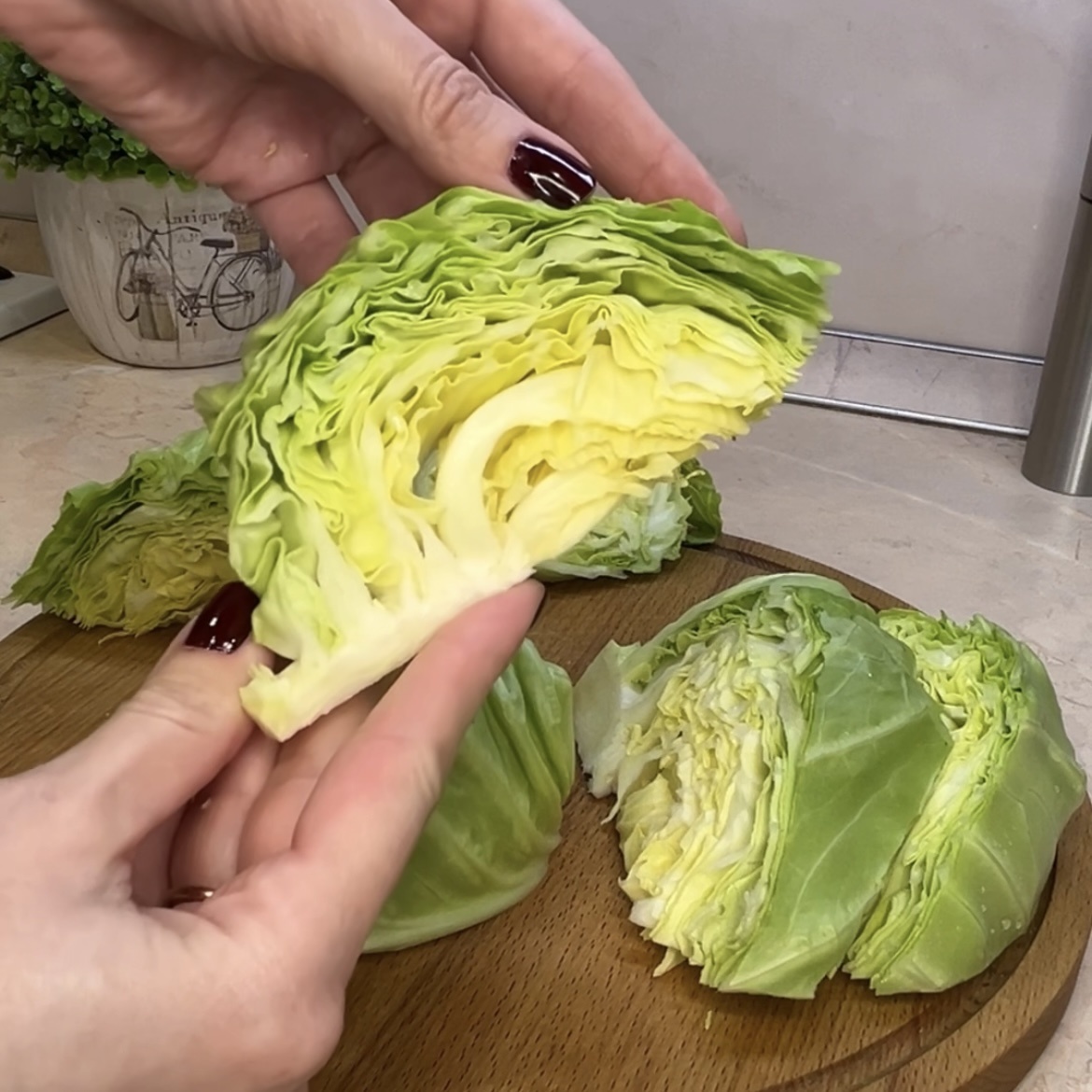 Дел на несколько минут, а удовольствия море: вкусная закуска из капусты Дел на несколько минут, а удовольствия море: вкусная закуска из капусты свежий, капусту, молодая, капуста, сразу, очень, кинзы, укропа, чеснок, пресс, через, давленный, добавляем, петрушки, зелень, только, «поплывет»Измельчаем, готовый, молотый, руками