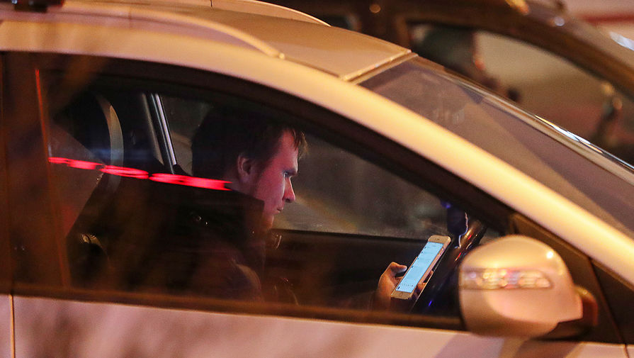 ГИБДД уточнила процесс наказания за разговоры по мобильному за рулем