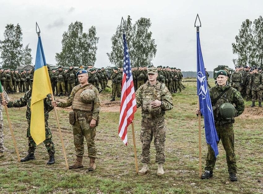 Уверен, сегодня будет много пыли, пара, тошнотных миазмов и небесного эфира в качестве комментариев короткого диалога нашего Государя с Алэксандром Грыгорыевичем по ситуации вокруг известной...-8