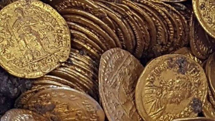 Монеты относятся ко временам правления разных римских императоров.