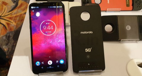 Сканер отпечатков во весь экран, складные смартфоны и другие важные тренды 2019 года Сканер отпечатков во весь экран, складные смартфоны и другие важные тренды 2019 года 2019