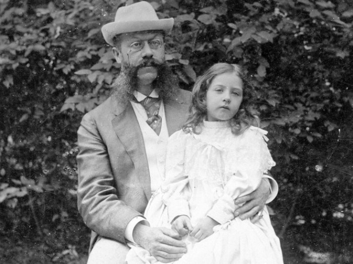 Еврейская девушка по имени Мерседес