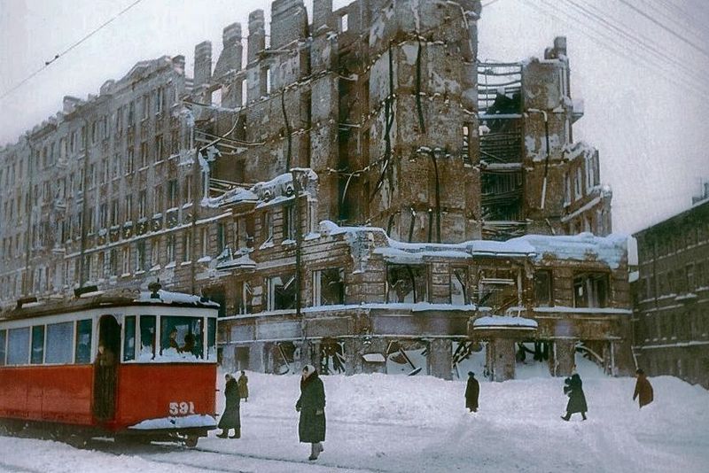 «Засохший и окаменелый, он давал надежду на то, что прежняя жизнь вернется»: о блокадном Ленинграде на «Авторадио – Санкт-Петербург»