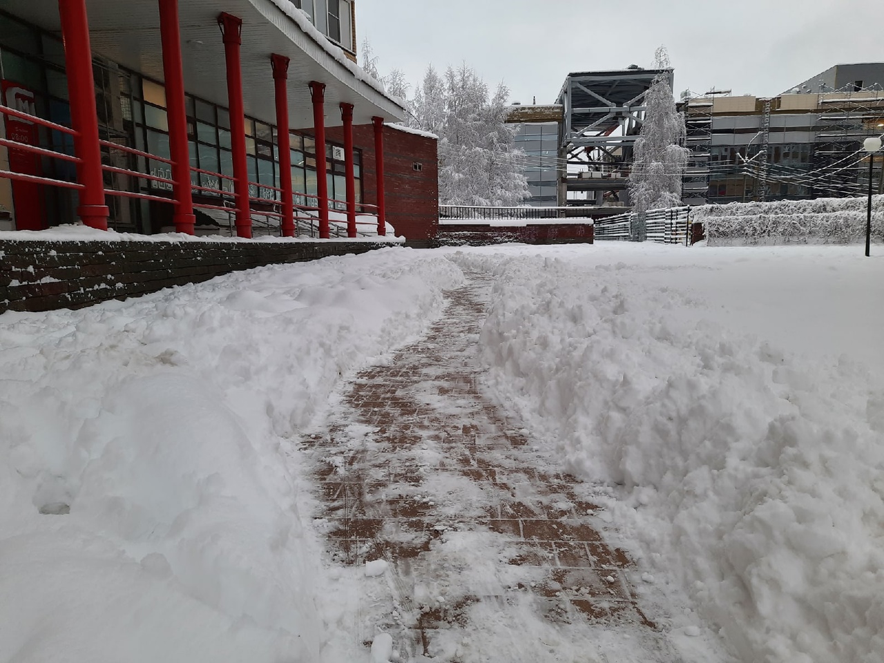 Снег в нижнем новгороде. Снег в Новгороде. Много снега Нижний Новгород. Снегопад в Нижнем Новгороде. Когда выпадет снег в 2022 году в Нижнем Новгороде.