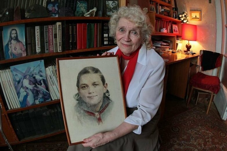 17-летняя школьница-героиня Зина Портнова в одиночку уничтожила сотню немцев 17-летняя школьница-героиня Зина Портнова в одиночку уничтожила сотню немцев