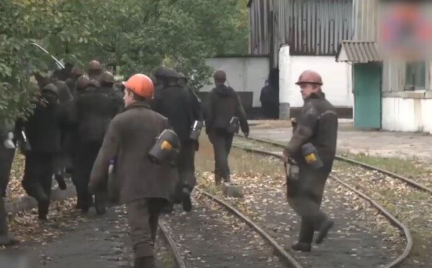 Бунт на Донбассе: люди начинают настоящее восстание Бунт на Донбассе: люди начинают настоящее восстание