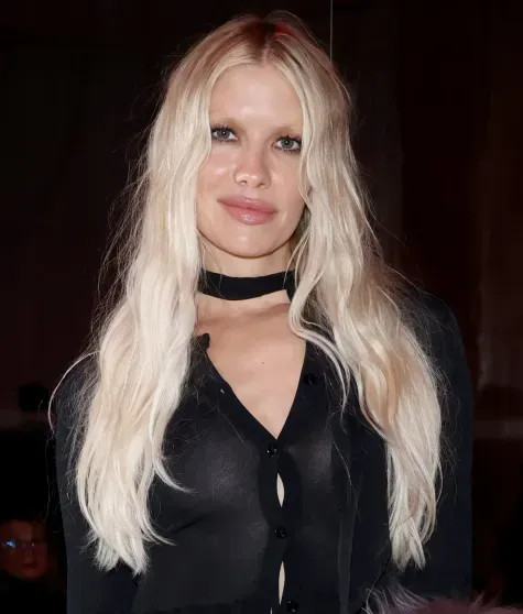 Неделя моды в Милане: Елена Перминова в прозрачной юбке посетила показ Blumarine показы, Александра, Перминова, Милане, Prada, Fendi, ПерминоваЕлена, Елена, прошли, Недели, рамках, БрулетоваРанее, ЛебедеваАлла, бывшего, возлюбленного, Литвинова, детьми, четырьмя, Романовым, Рената