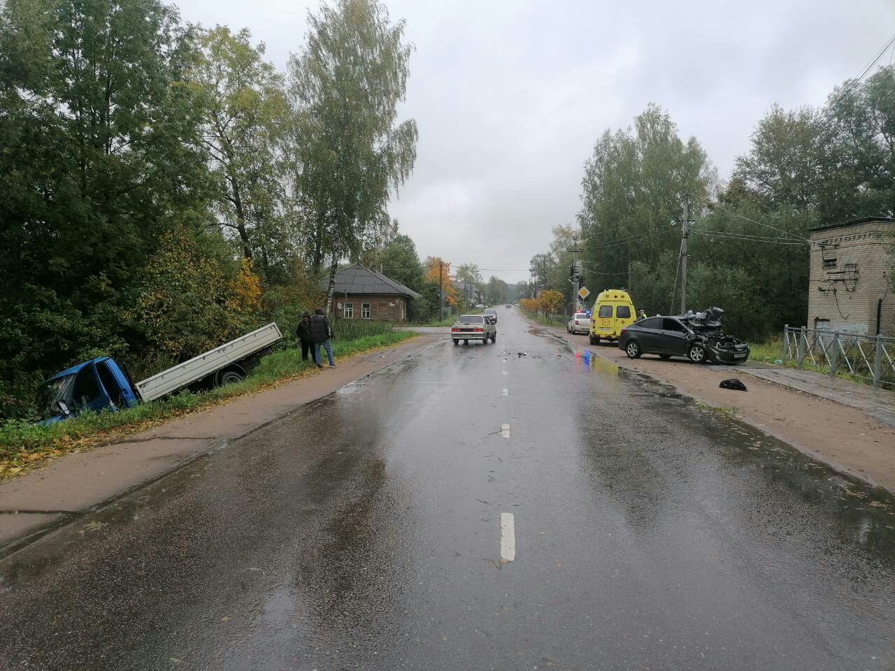 В Тверской области дорогу не поделили иномарка и «Газель»