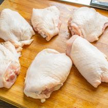 Куриные бедра с черносливом и курагой бедра, сковороду, куриные, минут, курагу, белого, промываем, холодной, можно, жиром, нужно, куриных, белый, черносливом, сильном, духовой, кипящей, бедер, яблочный, полотенцем
