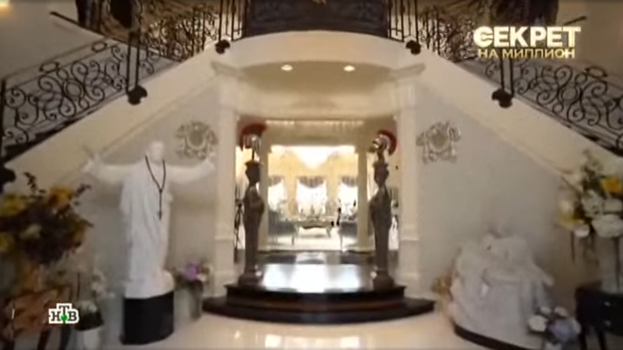 Жена Авраама Руссо провела экскурсию по своему роскошному особняку в Нью-Джерси Жена Авраама Руссо провела экскурсию по своему роскошному особняку в Нью-Джерси Шоу-бизнес