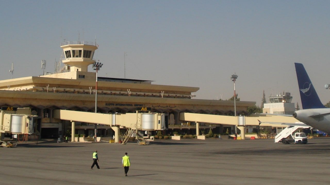 После израильского удара в аэропорту сирийского Алеппо начался пожар