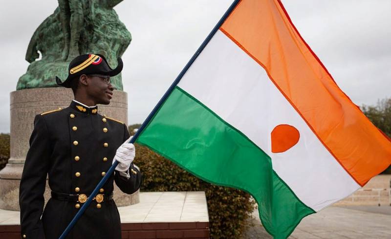 Париж не будет признавать решение временного правительства Нигера о прекращении военного сотрудничества