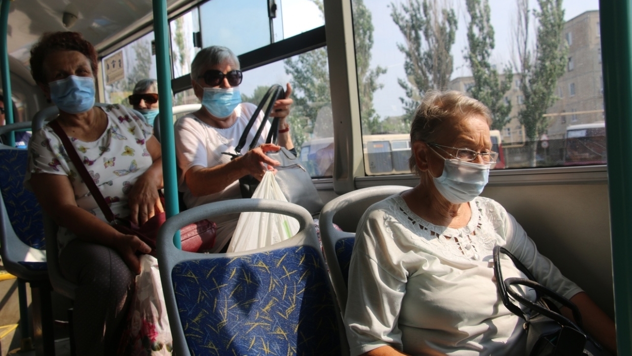 В керченском автобусе между нарушителями масочного режима и полицией вспыхнул скандал