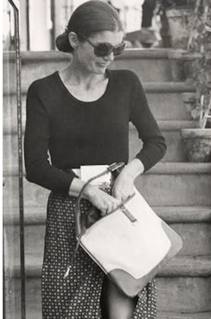 It-вещь: Jackie 1961 — перерождение сумки Gucci, ставшей легендой благодаря Жаклин Кеннеди Gucci, модель, сумки, когда, Кеннеди, сумку, коллекции, Jackie, женщины, время, Джеки, представил, Микеле, Алессандро, который, стала, сумок, сумка, только, также