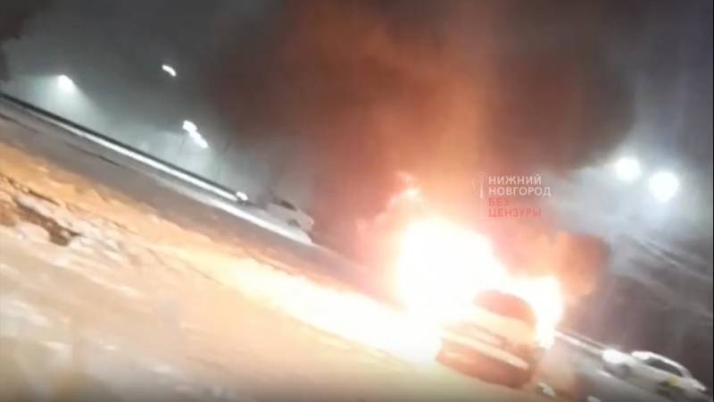 Неизвестные поджигают автомобили в Нижнем Новгороде: в Сети появилось видео