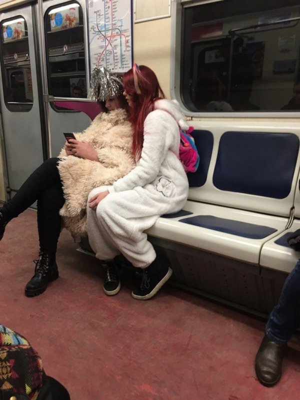 Модники и чудаки из метрополитена Модники и чудаки из метрополитена позитив,смешные картинки,юмор