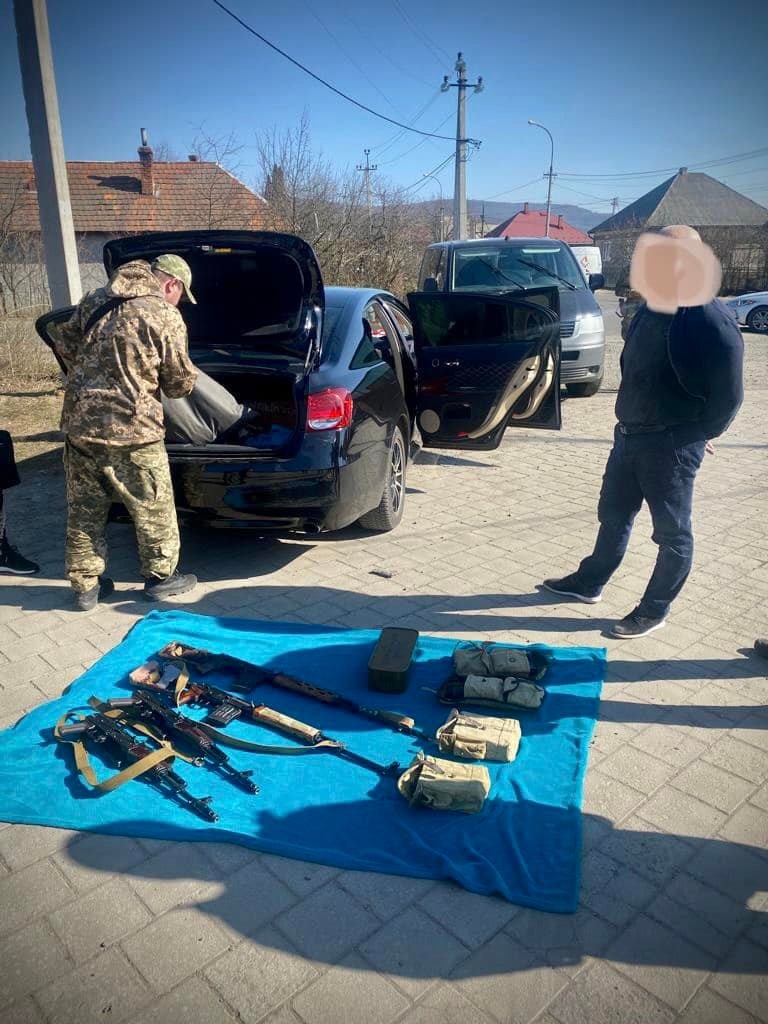 Украинские власти заявили о задержании группы диверсантов в Ужгороде, которые якобы под видом боевиков...