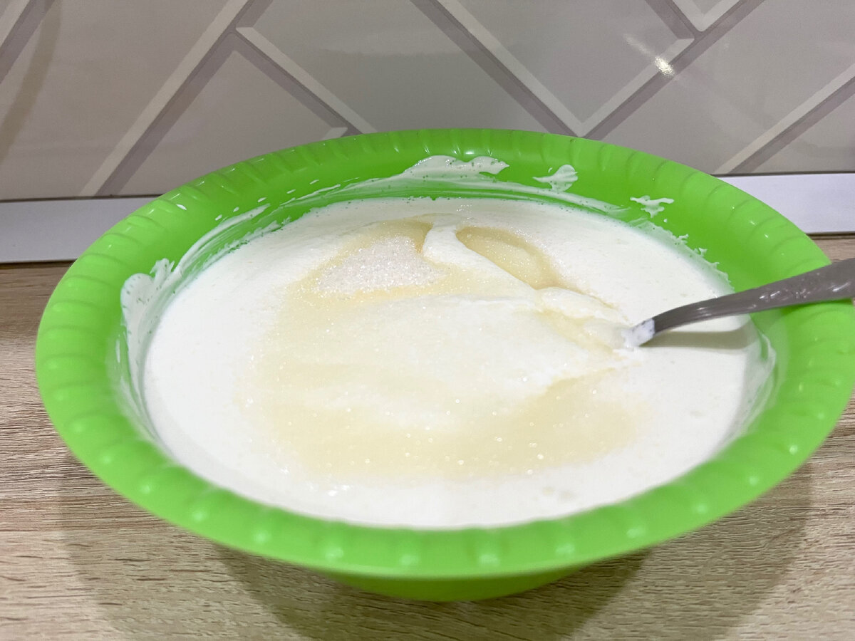 Самый простой торт, который всегда получается. Но до чего же вкусный! Во рту тает - это про него: нежный и мягкий, и на одном кусочке невозможно остановиться.-6