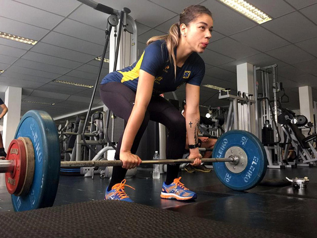 Гандболистка Джессика КВИНТИНО из олимпийской сборной Бразилии силовые упражнения считает отличным средством для поддержания фигуры