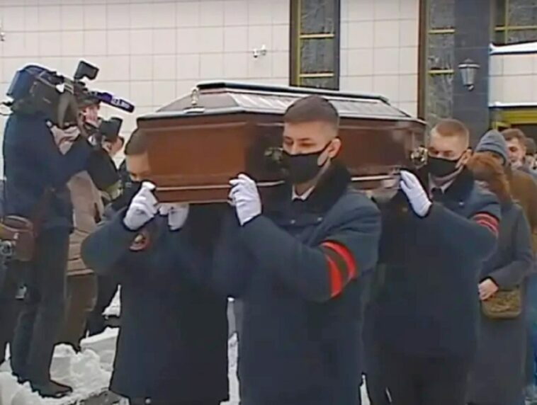 Сын Куравлева трогательно попрощался с актером на его похоронах (ФОТО, ВИДЕО)