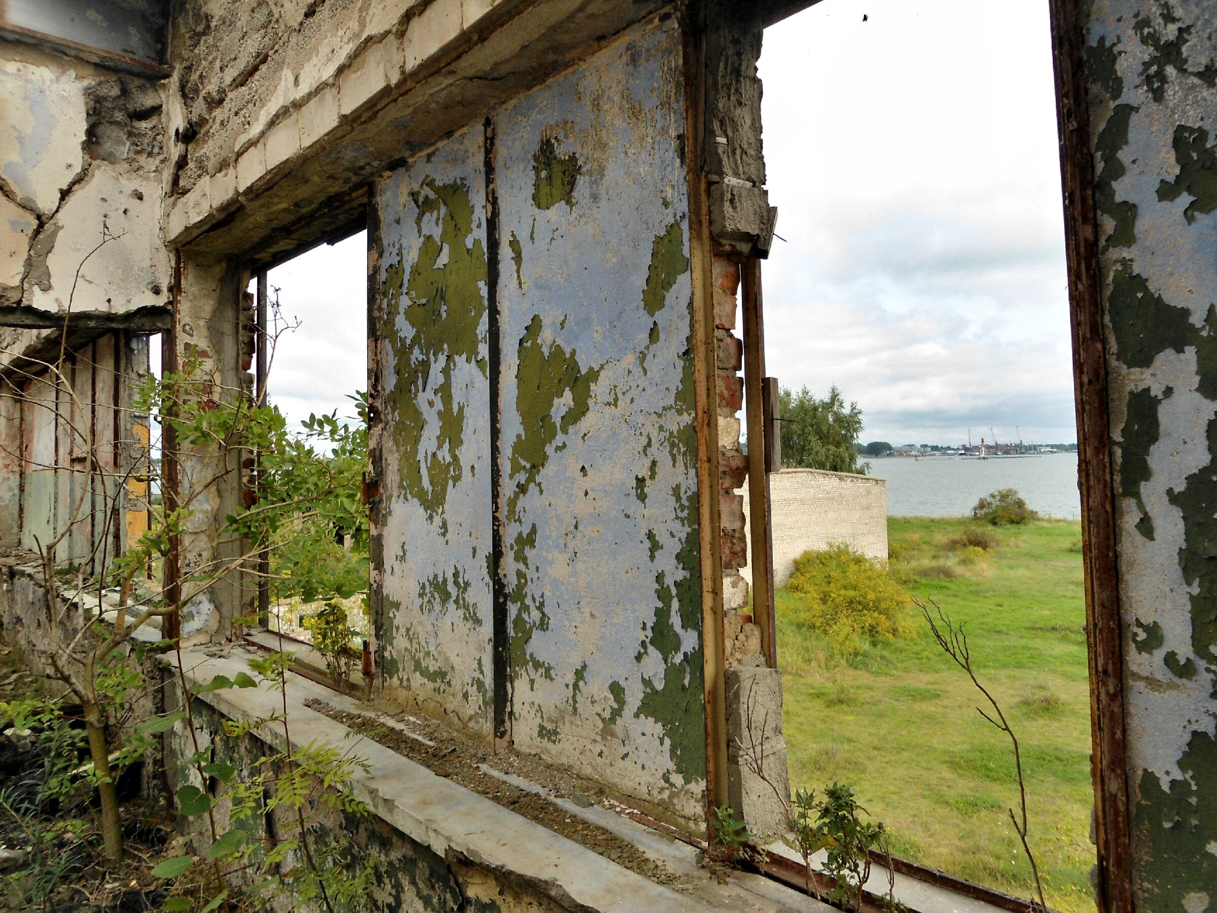 Заброшенный немецкий аэродром Люфтваффе Нойтиф. Начало. Заброшенный немецкий аэродром Люфтваффе Нойтиф. Начало.