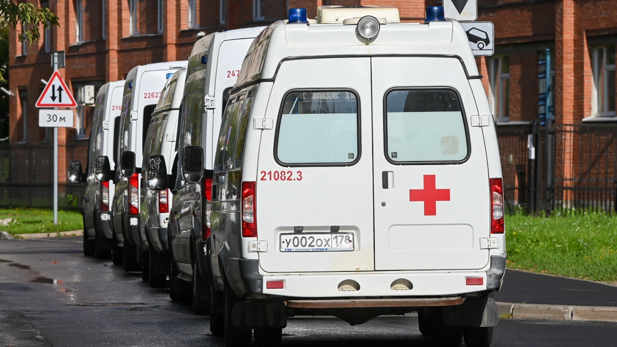 Девять работников скорой пострадали в результате столкновения с КамАЗом в Башкирии