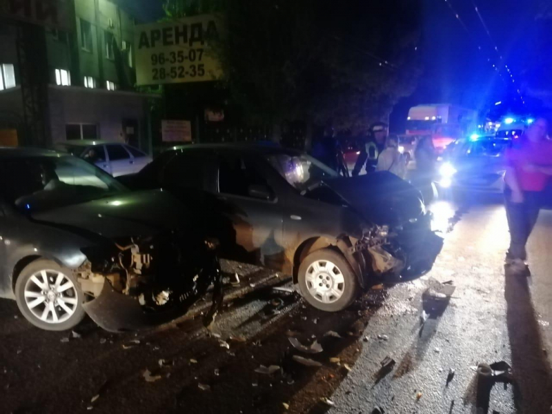 Три человека пострадали в ДТП на улице Чкалова
