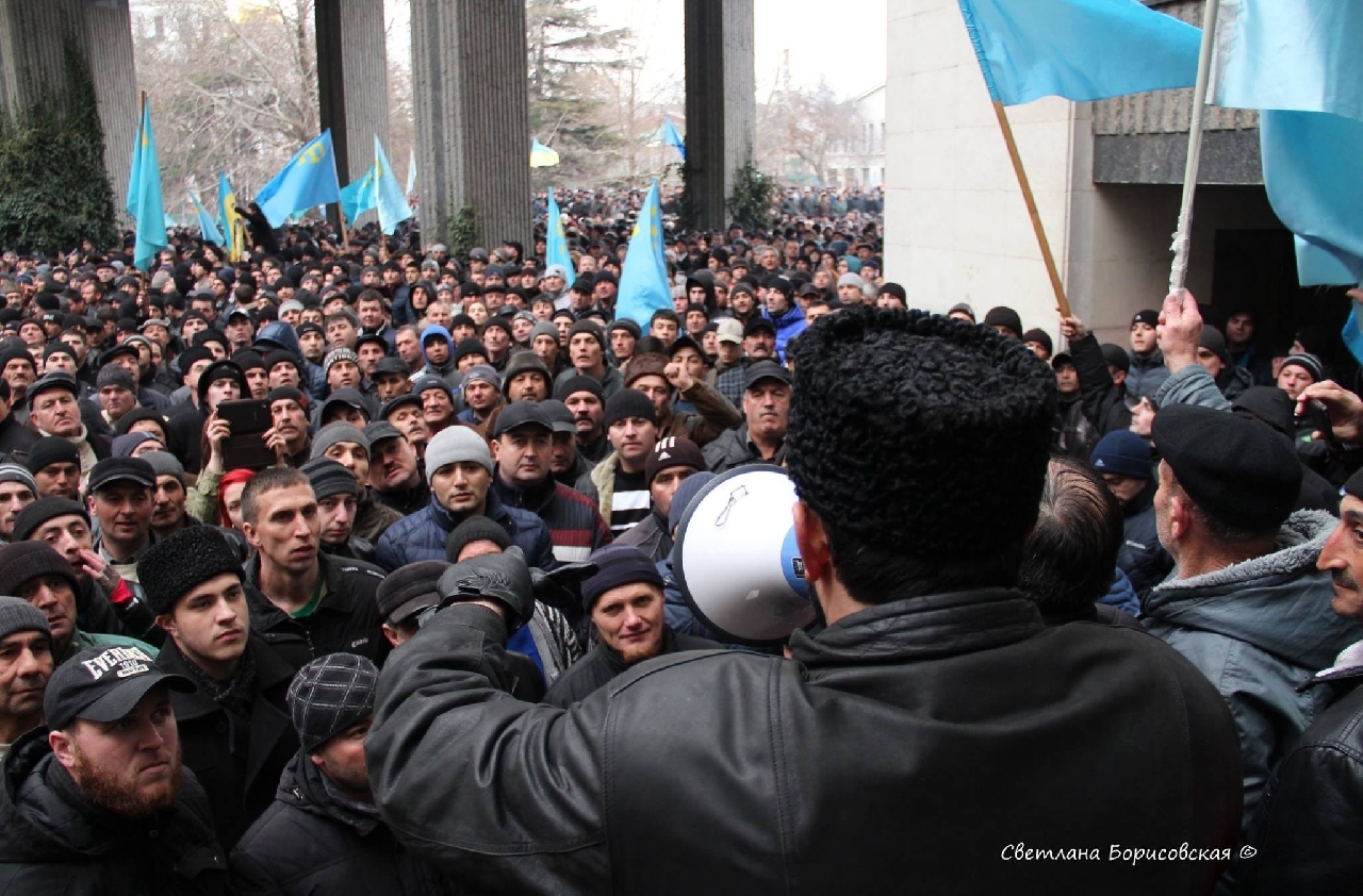 Митинг татар. Меджлис крымских татар. Беспорядки в Крыму 2014. Крымские татары в 2014 году. Татары митинг.