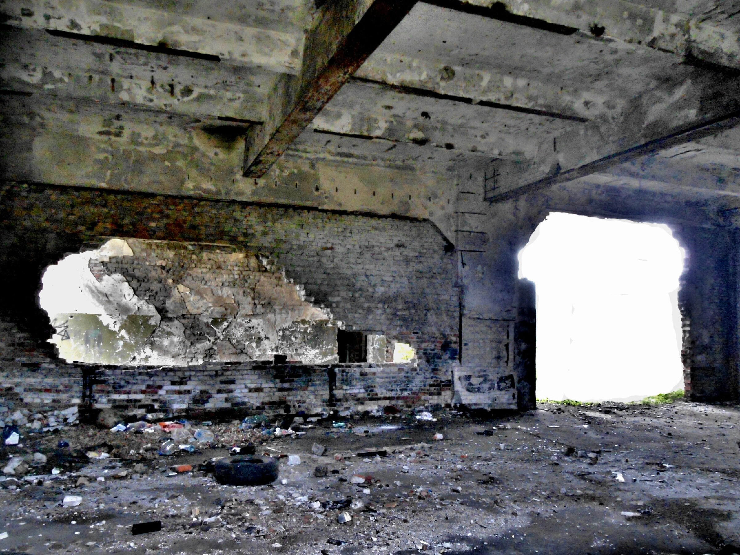 Заброшенный немецкий аэродром Люфтваффе Нойтиф. Начало. Заброшенный немецкий аэродром Люфтваффе Нойтиф. Начало.