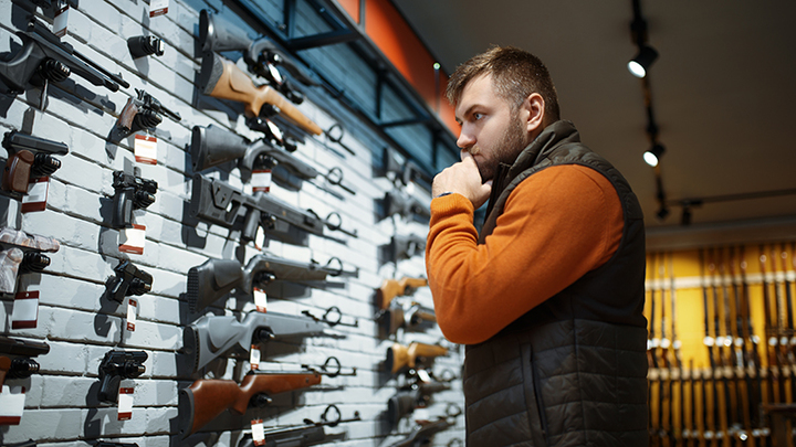 "Нет" стрелкам в школах и западным НПО: Путин подписал последние законы Госдумы VII созыва