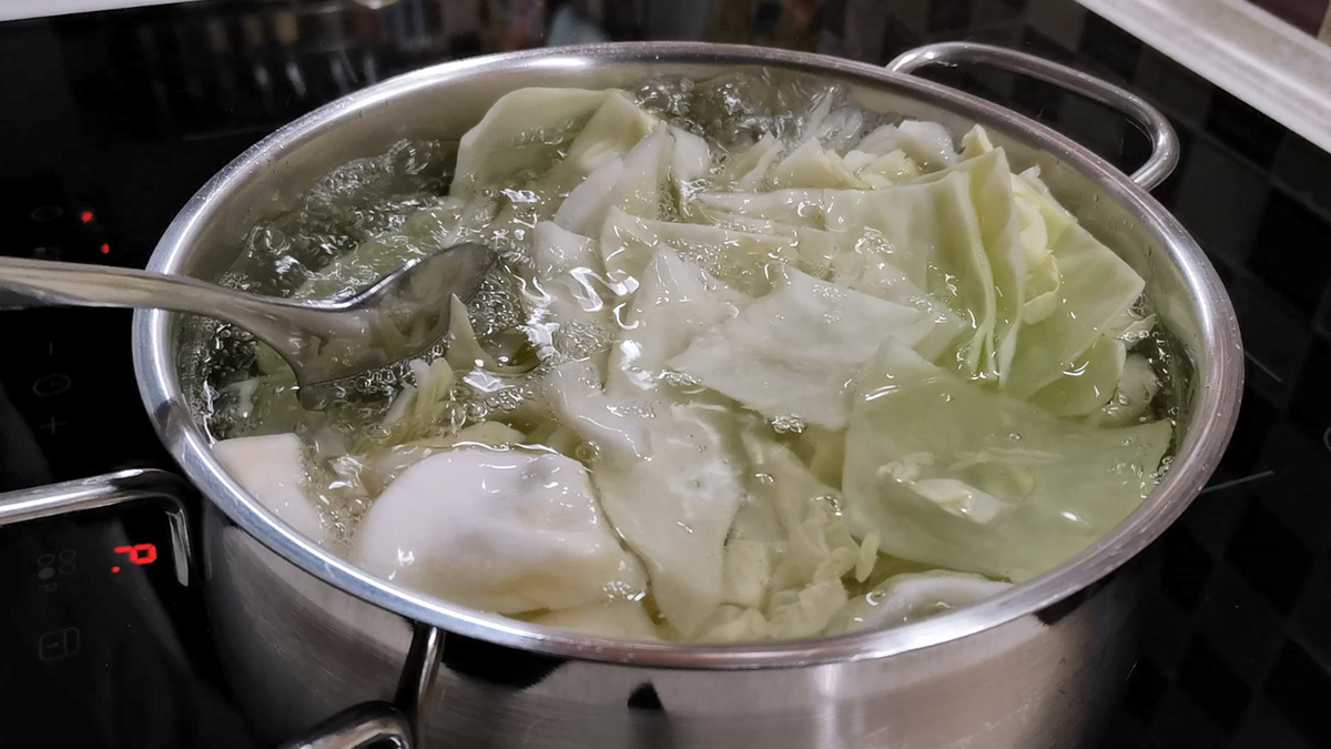 Никогда раньше не ела такой вкусной капусты. Готовлю уже третий раз за неделю и хочется еще. Гениальный рецепт и самое главное простой Никогда раньше не ела такой вкусной капусты. Готовлю уже третий раз за неделю и хочется еще. Гениальный рецепт и самое главное простой капусту, капуста, чтобы, можно, совсем, жарим, немного, такая, слегка, кастрюлю, ингредиент, масла, довольно, сухари, Поскольку, теперь, стать, сильный, добавляем, Огонь