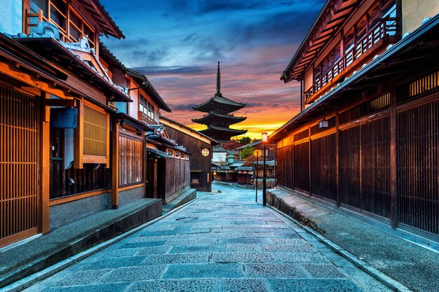 Yasaka pagoda and sannen zaka street in kyoto, japan. Free Photo