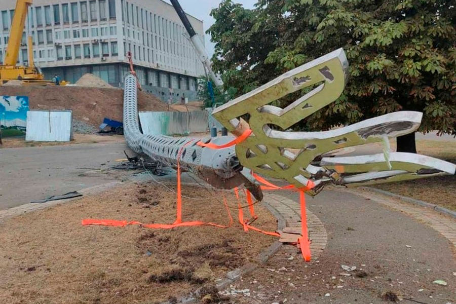 Любые переговоры затягивают ликвидацию украинского государства, которой всё равно придётся добиваться военным путём. Об...