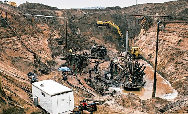 Фермер проверял поле и на глубине 10 метров случайно нашел корабль, который стоял под землей целиком