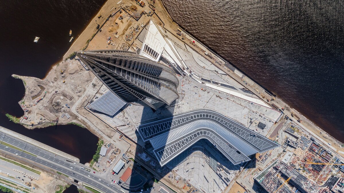 Самый лучший небоскреб в мире, по признанию экспертного жюри международной премии в области высотной архитектуры Emporis Skyscraper Award, находится в Санкт-Петербурге.-3