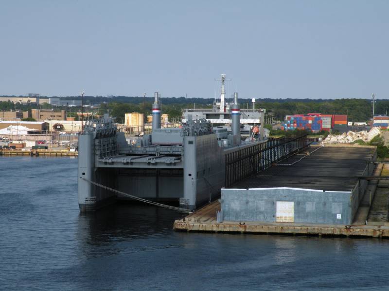 Военно-морская база Норфолк – проплывая мимо вмф