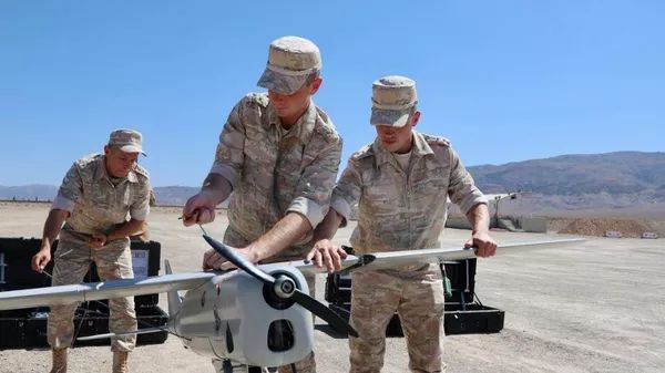 МО РФ показало тренировочные полеты дронов «Орлан» пред стартом АрМИ-2022 в Иране МО РФ показало тренировочные полеты дронов «Орлан» пред стартом АрМИ-2022 в Иране Армия