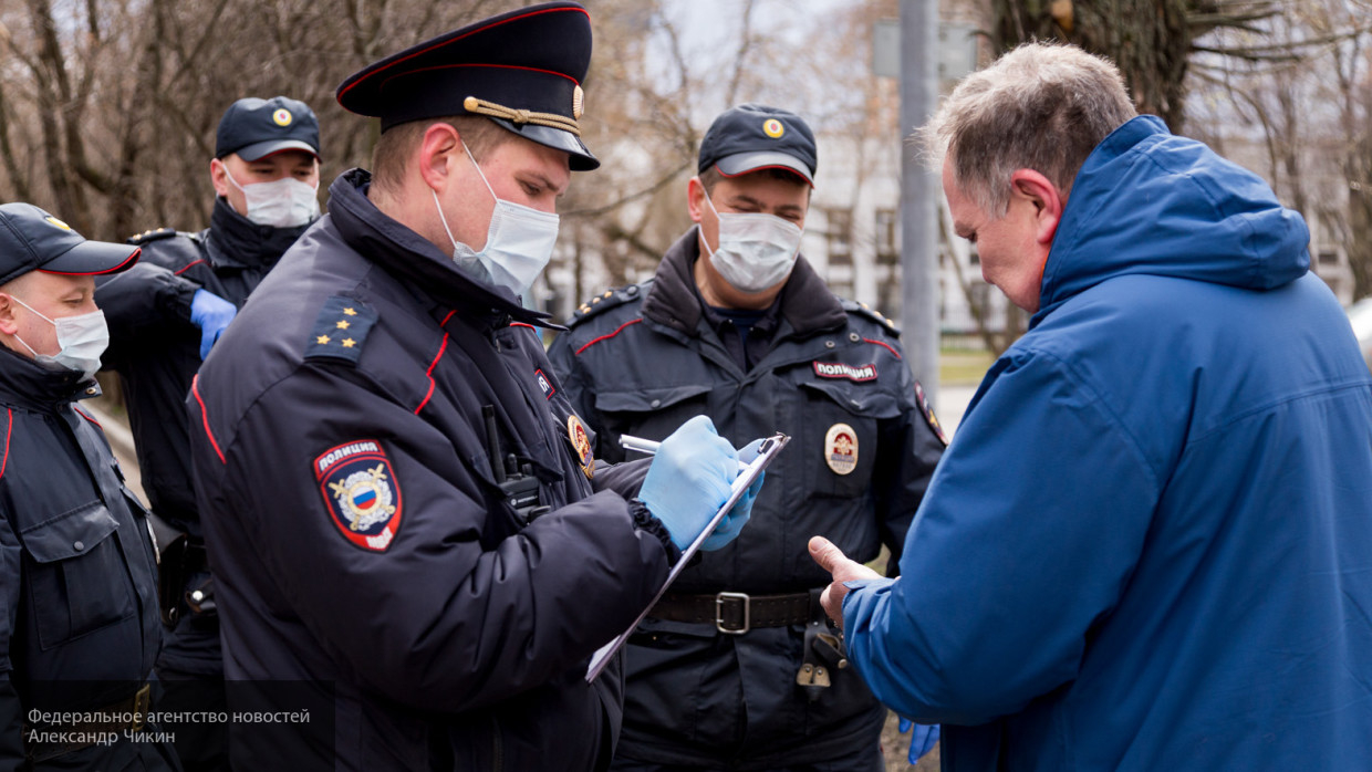 Беглов разрешил сотрудникам Смольного штрафовать петербуржцев без масок