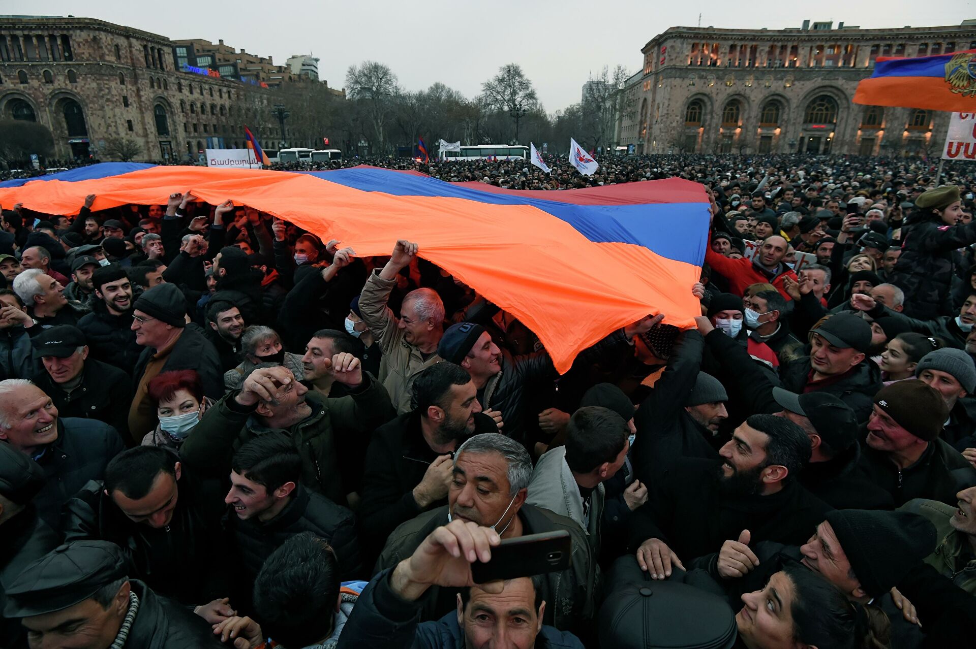 Ереван сегодня сейчас. Протесты в Армении 2021. Никол Пашинян на митинге. Протесты в Армении 2022. Антироссийские протесты в Армении 2022.