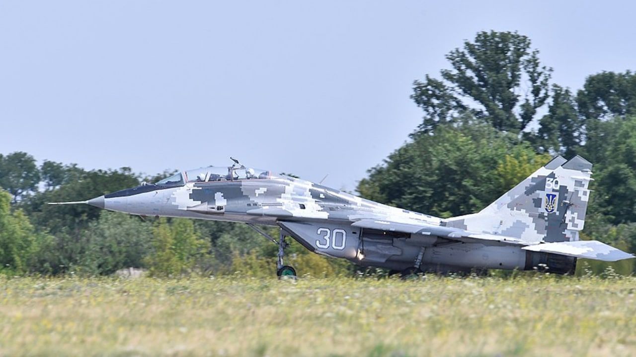 Минобороны: ВС РФ перехватили украинский МиГ-29 с ракетами HARM в районе Дн...