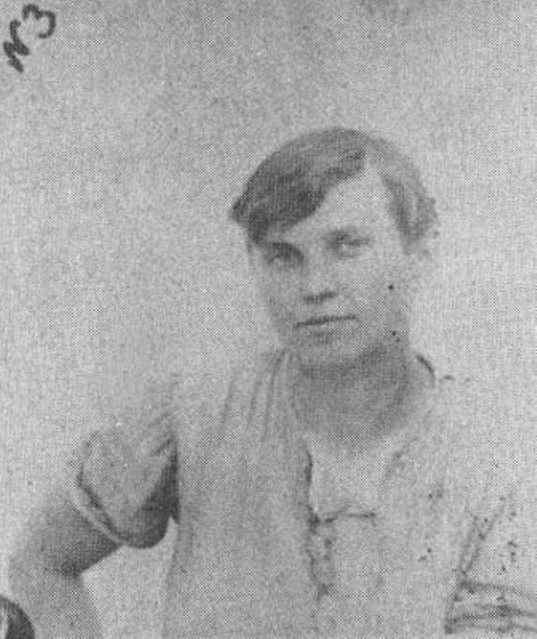 Женщина-палач — Варвара Гребенникова (Немич). В январе 1920 года приговаривала к смерти офицеров и «буржуазию» на борту парохода «Румыния». Казнена белыми. 