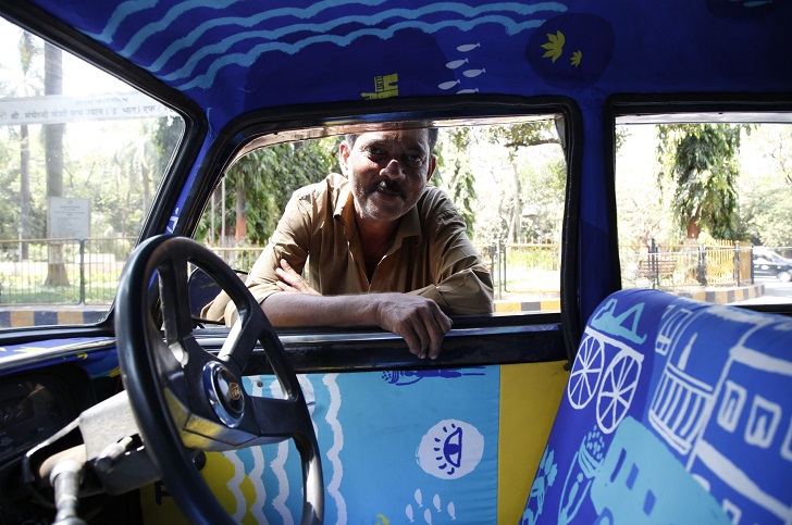 Такси в Мумбае таксисты, чтобы, Обычно, выигрывают, привлекает, своей, деятельности, молодых, индийских, дизайнеров, ткани, компания, Компания, дизайнеры, демонстрирующие, талант, машина, определенно, отличается, других