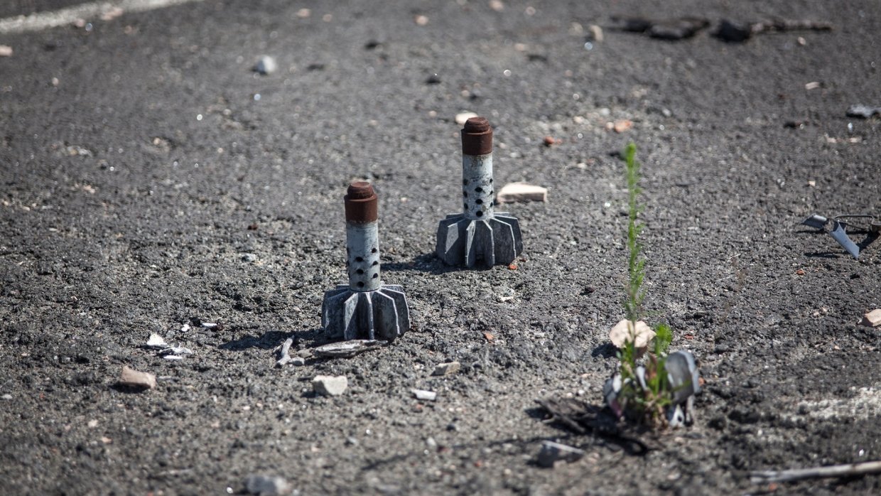 Разрыв мины. Поля закопанных укров под Донецком.